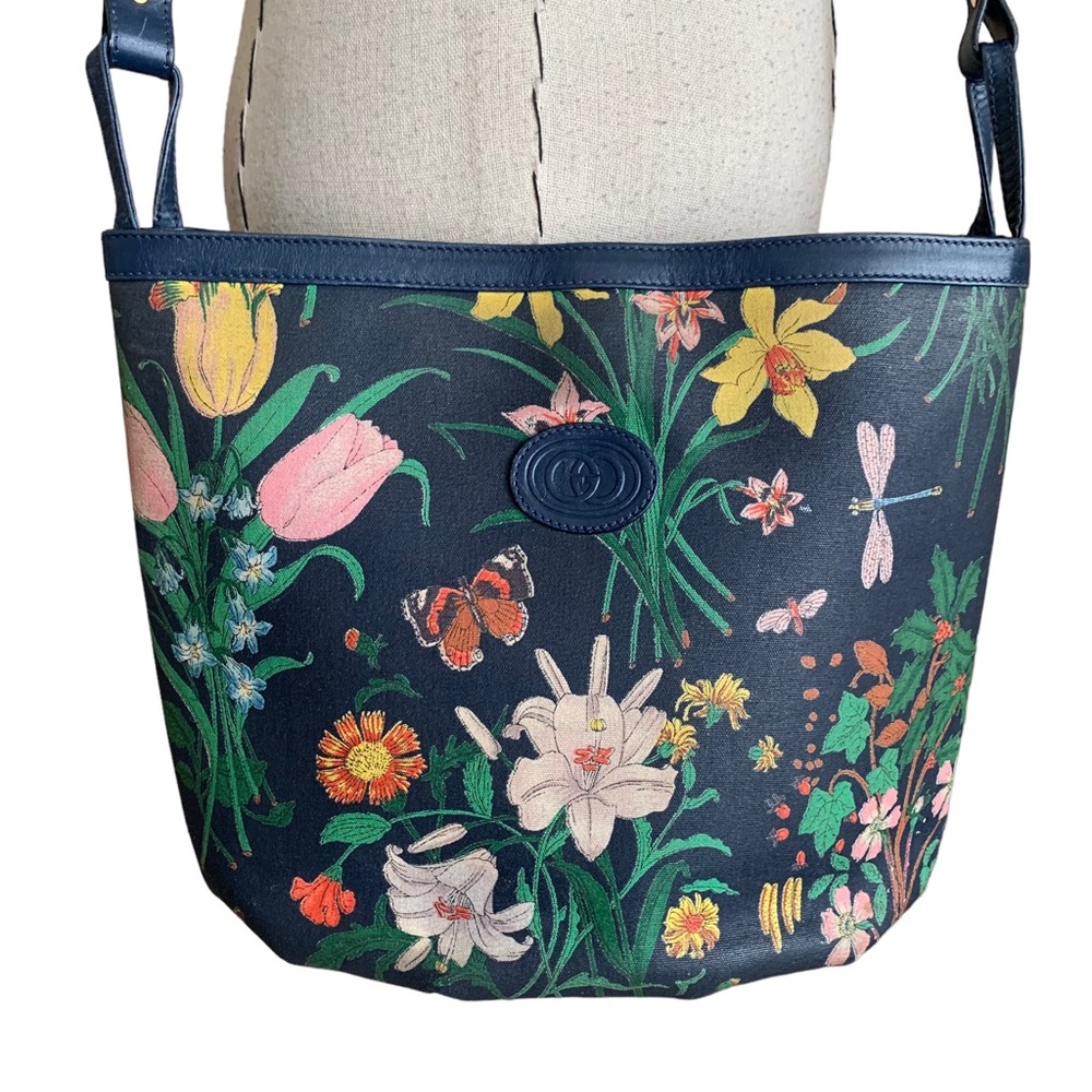 Vintage 80s Gucci Navy Shoulder Crossbody Bucket Bag Flora Floral Canvas Leather